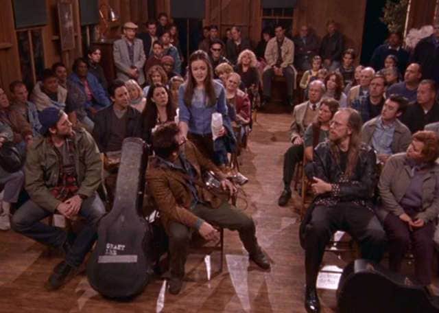 11-gilmore-girls-townmeeting-maxmag