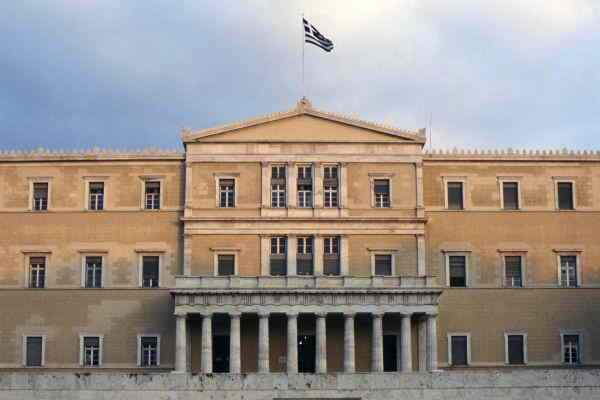 Ελληνικό Κοινοβούλιο, Πλατεία Συντάγματος