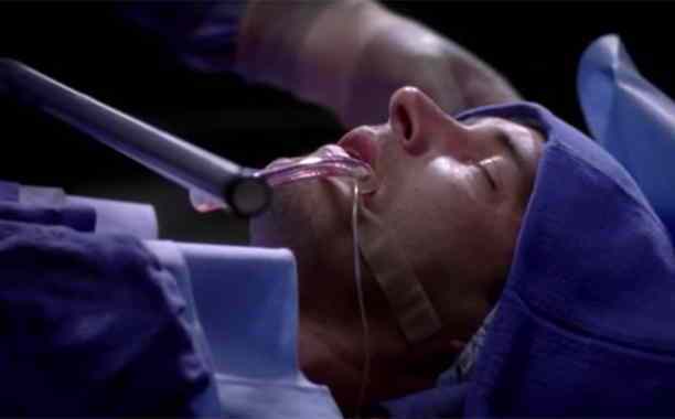 16-greysanatomy-shondaland-henryburton