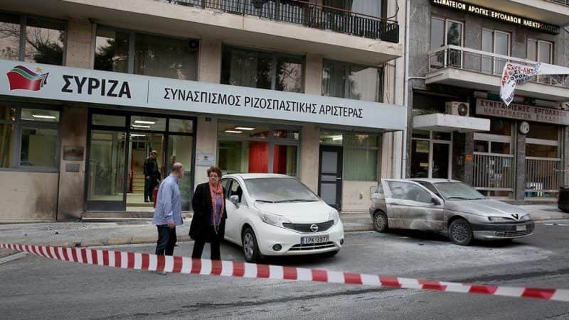  Επίθεση με μολότοφ στα γραφεία του ΣΥΡΙΖΑ στην Κουμουνδούρου