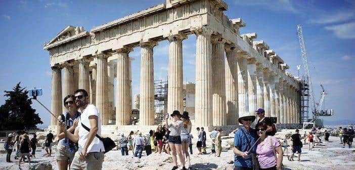 Handelsblatt: 30εκ. τουρίστες αναμένονται φέτος στην Ελλάδα