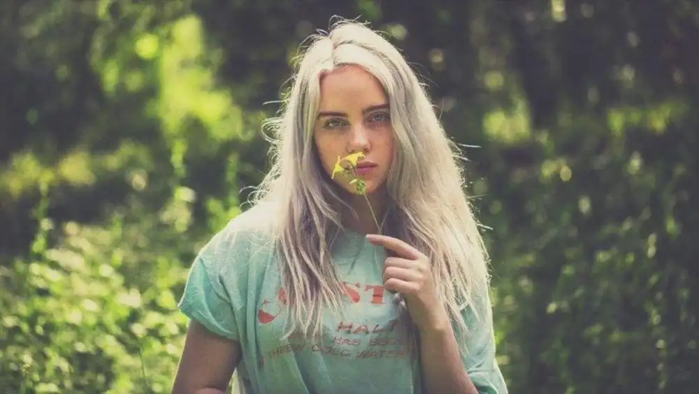 Η Billie Eilish κλέβει της εντυπώσεις με το πρώτο της EP «Don’t Smile At Me»