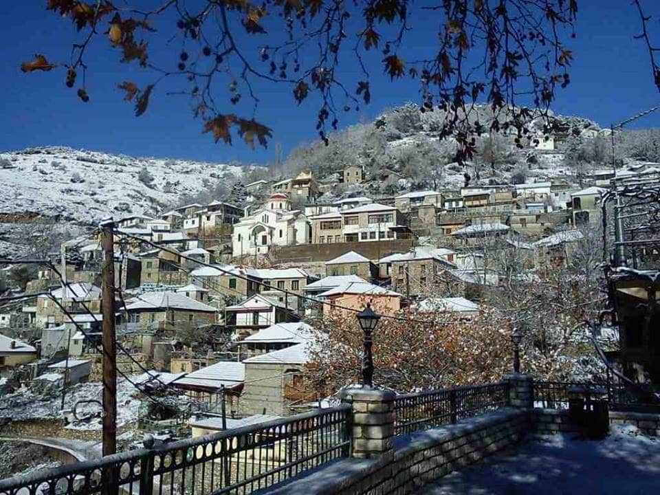 Ματσούκι Ιωαννίνων: Πολιορκημένο από τους ορεινούς όγκους της Πίνδου
