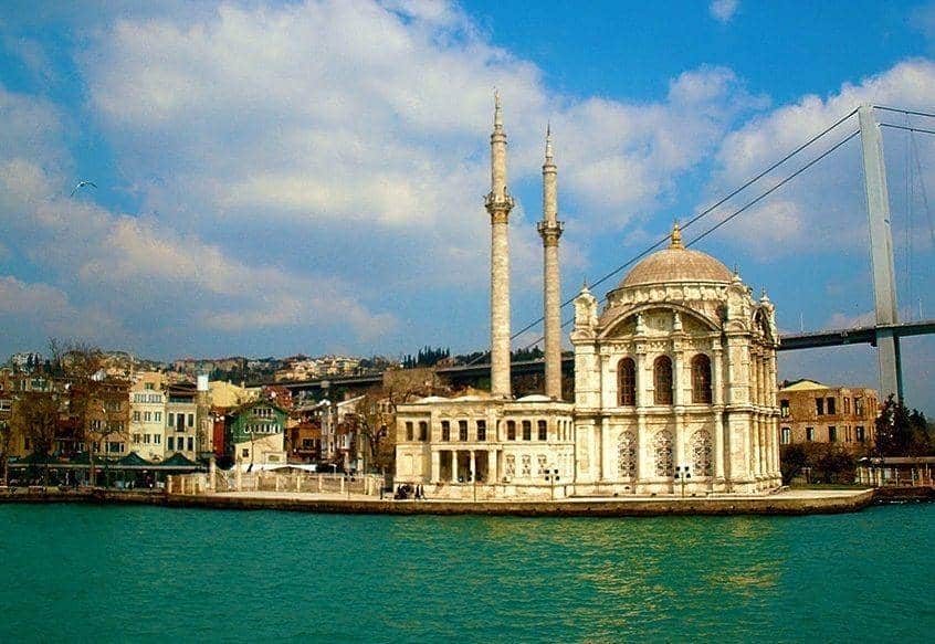 Τα παλάτια του Βοσπόρου, των Γιάννη και Μαρίνα Αλεξάνδρου