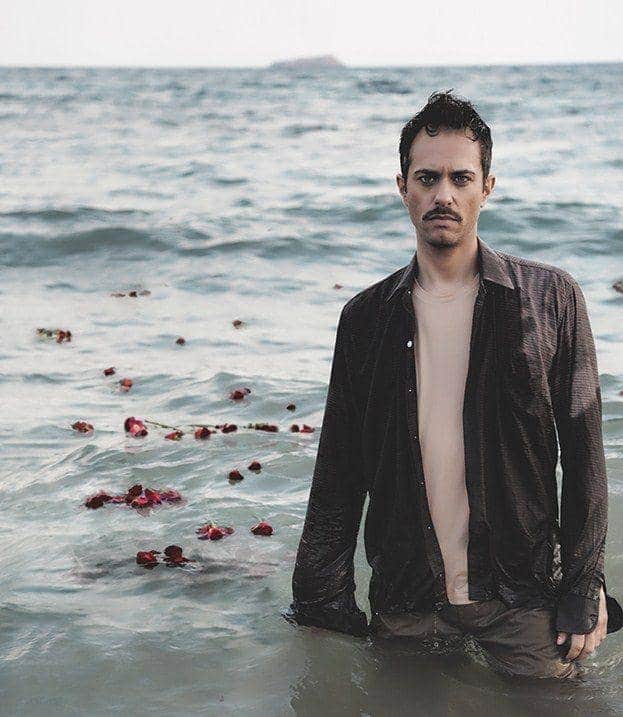 “Βρωμιά” στο Θέατρο ΣΤΑΘΜΟΣ: Ένα αντιρατσιστικό έργο για το φόβο και τη μοναξιά