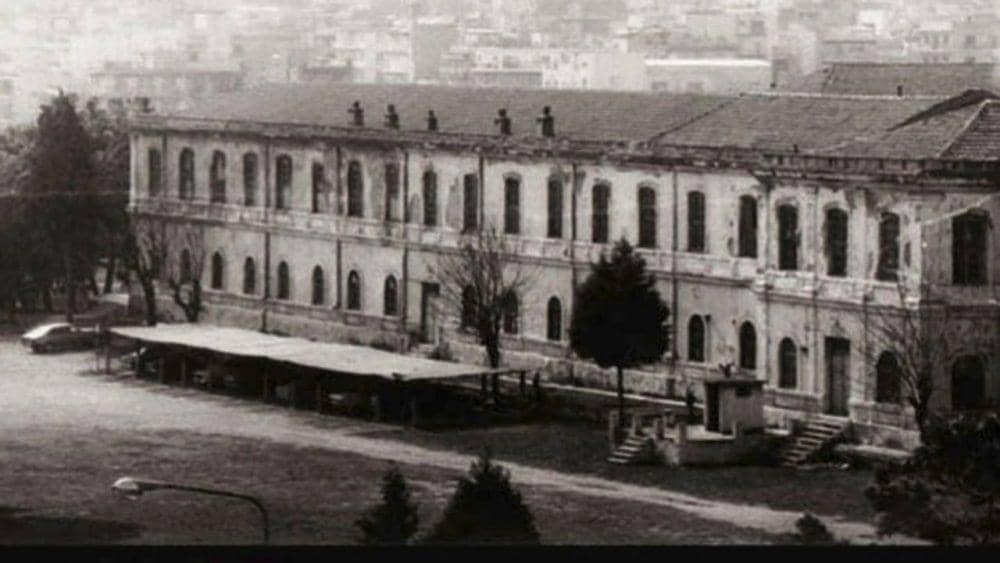 το πρώην Στρατόπεδο Παύλου Μελά, που βρίσκεται στην δυτική πλευρά της Θεσσαλονίκης και πιο συγκεκριμένα στην περιοχή της Σταυρούπολης. Αποτελεί ένα από τα στρατόπεδα της Θεσσαλονίκης, που