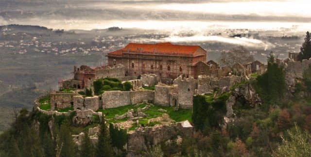 Μυστράς: Εξερευνώντας την καστροπολιτεία του με τη βαθιά ιστορία