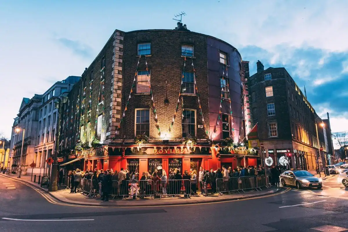 DOYLE'S Bar