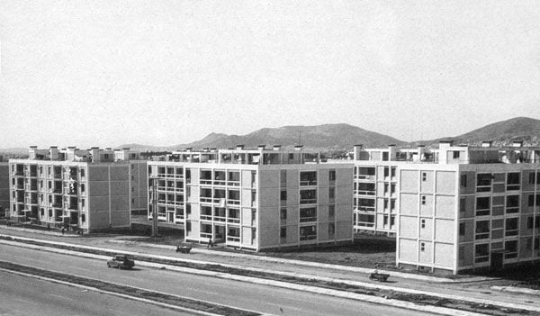 Άρης Κωνσταντινίδης, εργατικές κατοικίες, Νέα Φιλαδέλφεια, αρχιτεκτονική