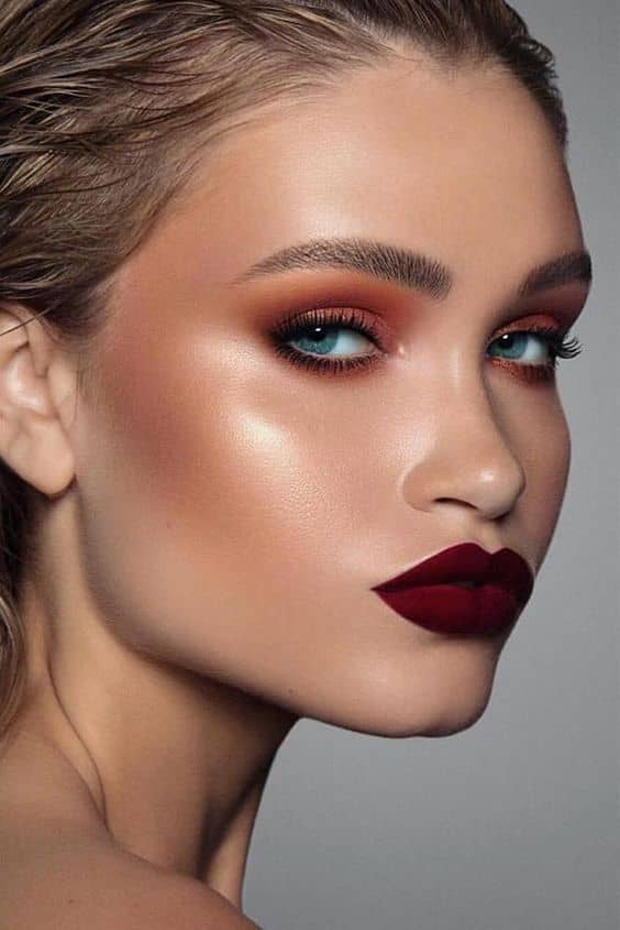  Highlighters: Θα απογειώσουν τα make up looks των εορτών