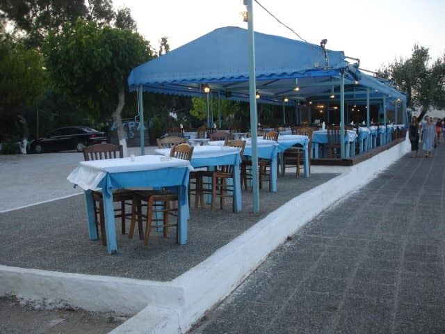 Φαγητό στη Νέα Μάκρη - Αύρα
