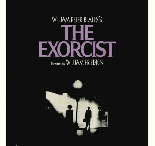 Δεν νομίζω ότι υπάρχει άνθρωπος σε αυτό τον πλανήτη που δεν έχει ακουστά το "The Exorcist". Η ταινία έκανε πρεμιέρα το 1973 και από πολλούς θεωρείται η καλύτερη ταινία τρόμου όλων των εποχών. Η φήμη της είναι τεράστια, τόσο λόγω της τεράστιας κινηματογραφικής και εμπορικής της επιτυχίας (με budget 12εκ. - είχε εισπράξεις 441.3εκ στο box office), όσο και λόγω των διάφορων ιστοριών περί κατάρας που δημιουργήθηκαν γύρω της. Από φωτιά που ξέσπασε στο σετ και έκαψε τα πάντα εκτός από το δωμάτιο της Regan, μέχρι ανθρώπους που έχασαν την ζωή τους κατά την παραγωγή (ή λίγο μετά την πρεμιέρα) ή τραυματίστηκαν σοβαρά.